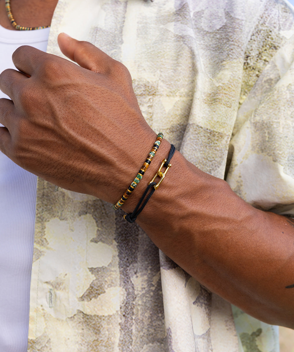 Daunting Dean Black | Gold